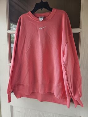 Size M Nike Coral Pink Swoosh Crewneck Sweatshirt